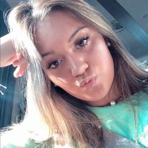 Meet your Posher, Devin